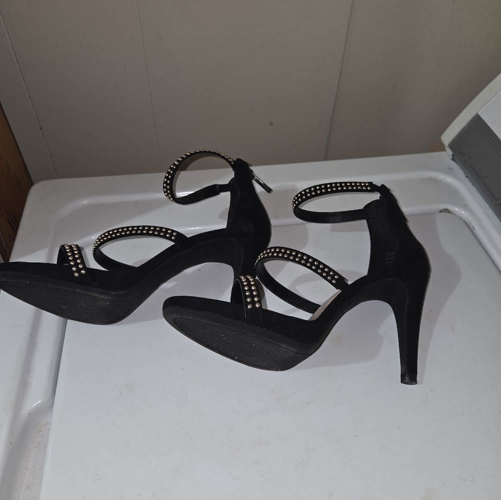 Kelly & Katie Strappy Sandals - Picture 3 of 4